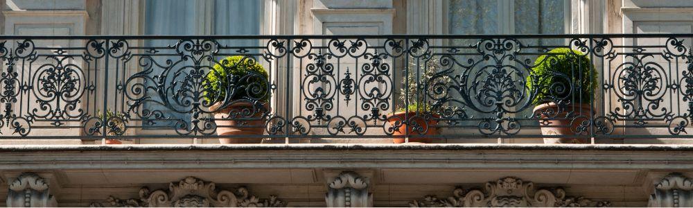 balcon façade parisienne