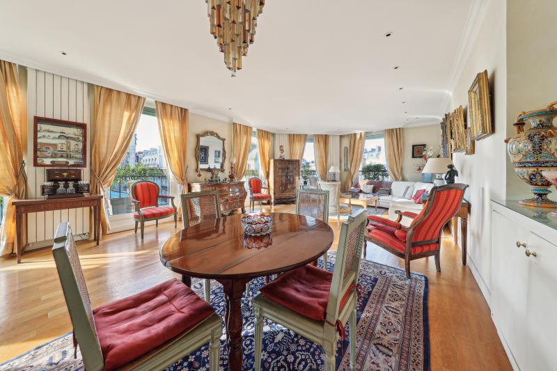 Paris 8ème - 4 pièces - 1 127