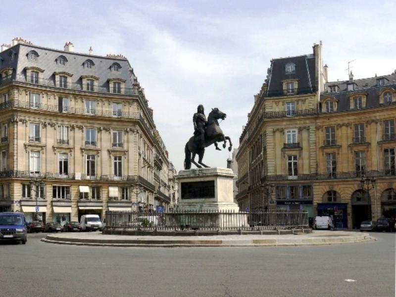 3 pièces - Paris 2 - 448